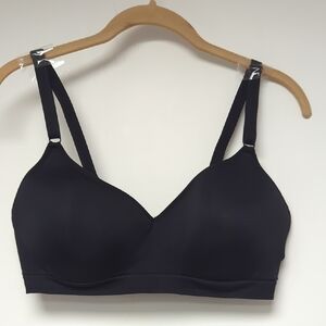 Bra. Fruit Of The loom. Black. V Neck.